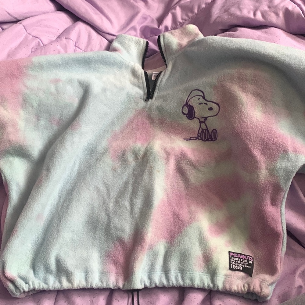 cute cropped snoopy crewneck